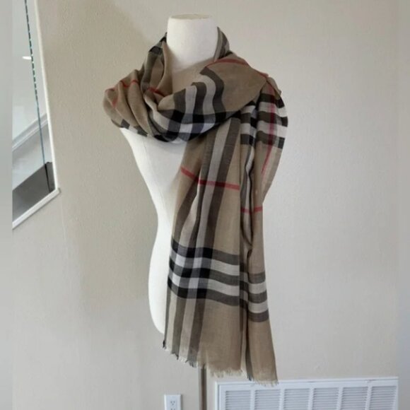 Burberry Check Wool-Silk Scarf, Archive Beige, OneSize - Picture 7 of 9